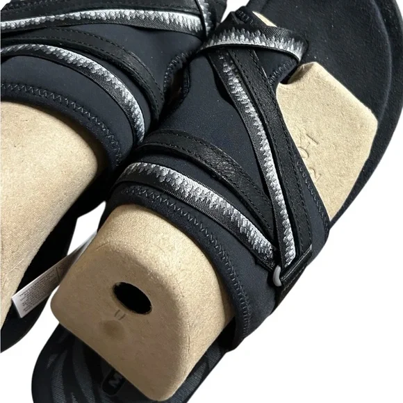 Women’s size 11 Merrell Water Sandals - Picture 3 of 9